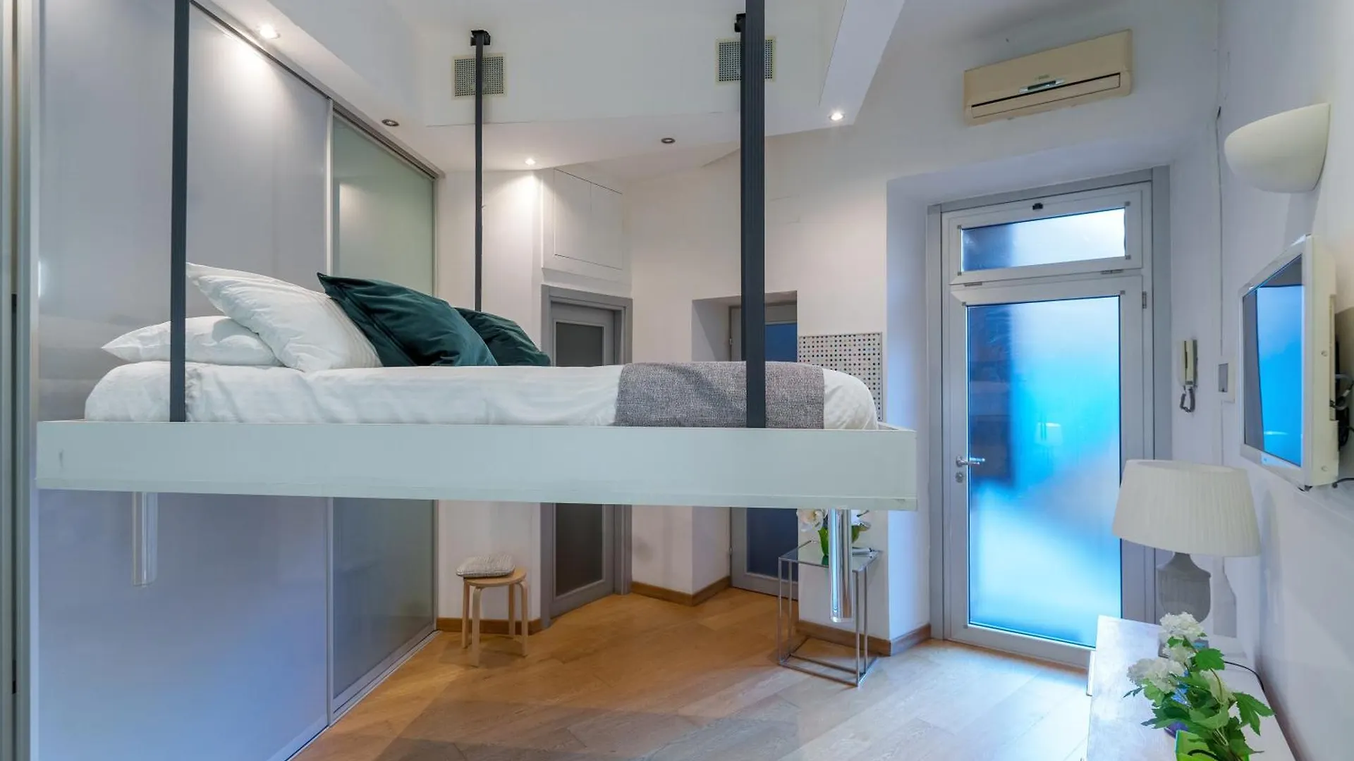 Apartment City Life - Duomo Apartament With Terrace Milan